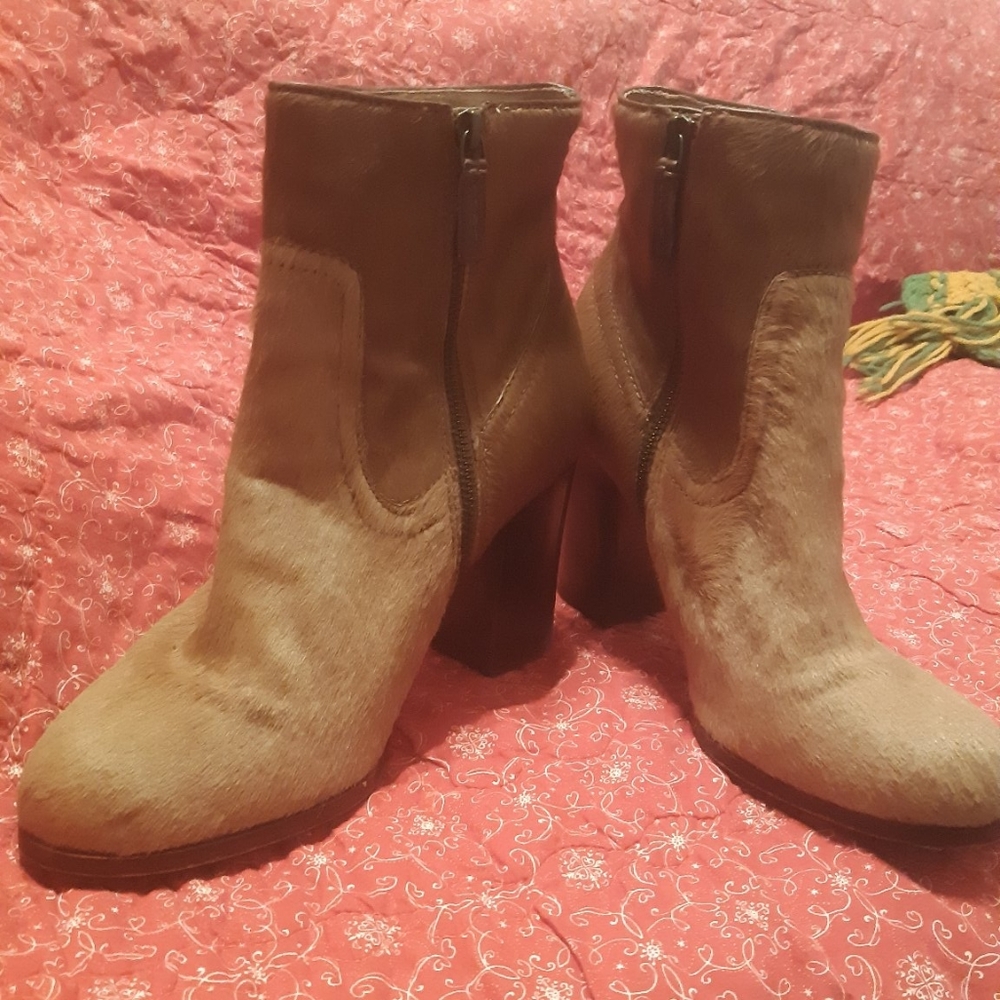 Cute pair of Frye calf hair booties!